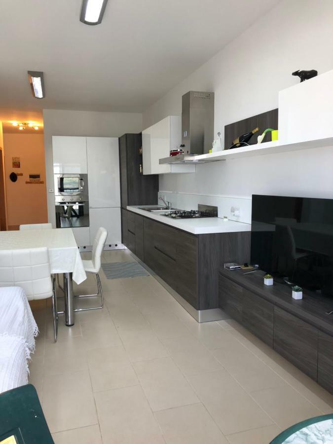 Modern Apartment With Sea View Mellieħa Buitenkant foto